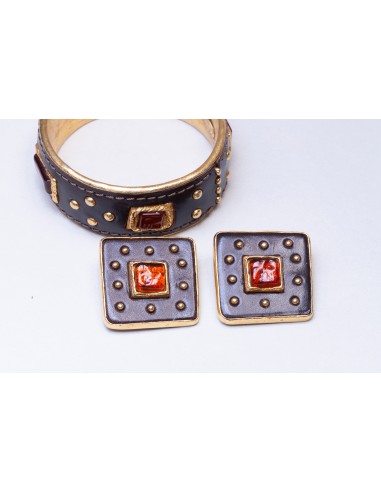 Set of Vintage Leather and Gold Cuff Bracelet and Earrings Les êtres humains sont 