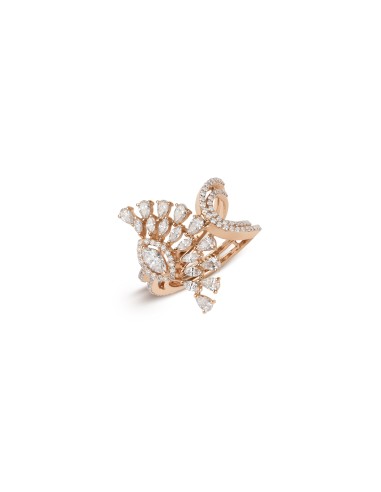 Rays of Pear Shaped Diamonds & White/Rose Gold Ring suggérées chez